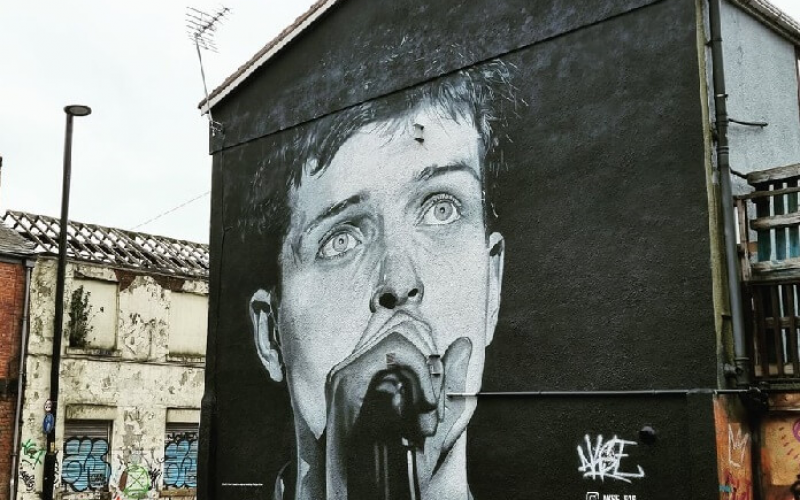 Amazon Apaga Mural De Ian Curtis